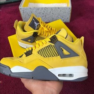 Jordan 4 lightning size 9